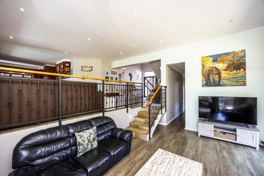 5 Bedroom Property for Sale in Beacon Bay Eastern Cape